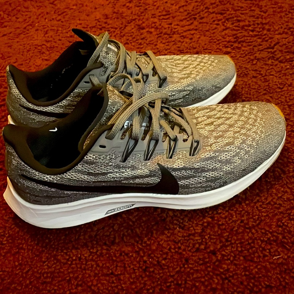 Nike Zoom Shoes - Size 10